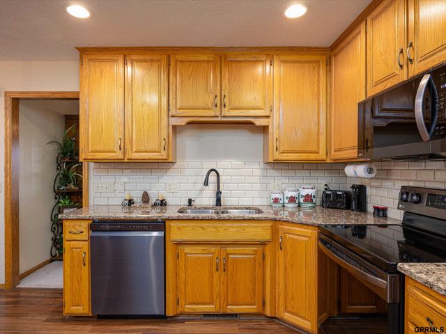 2304 N 150 Avenue, Omaha, NE 68116