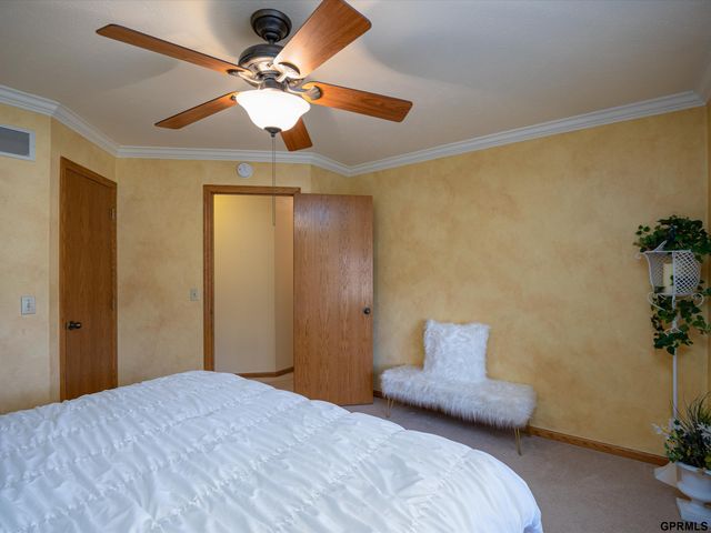 2304 N 150 Avenue, Omaha, NE 68116