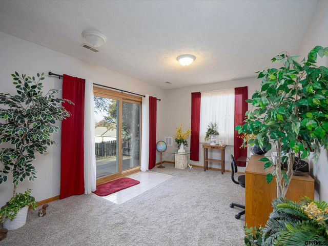 2304 N 150 Avenue, Omaha, NE 68116