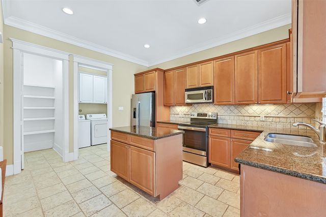 6 Barque Lane, Galveston, TX 77554