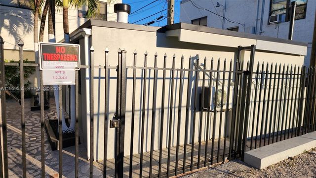 2272 SW 8th St 5, Miami, FL 33135