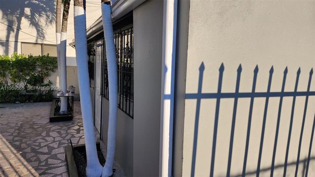 2272 SW 8th St 5, Miami, FL 33135