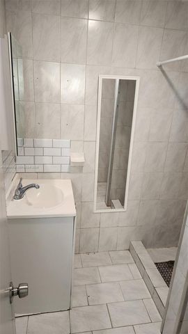 2272 SW 8th St 5, Miami, FL 33135