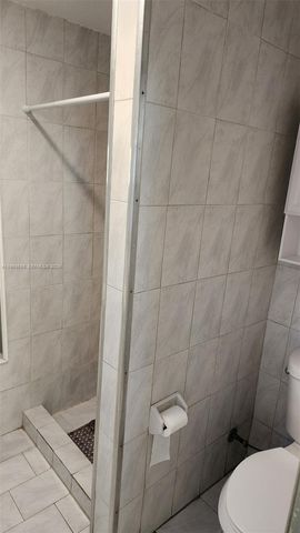 2272 SW 8th St 5, Miami, FL 33135