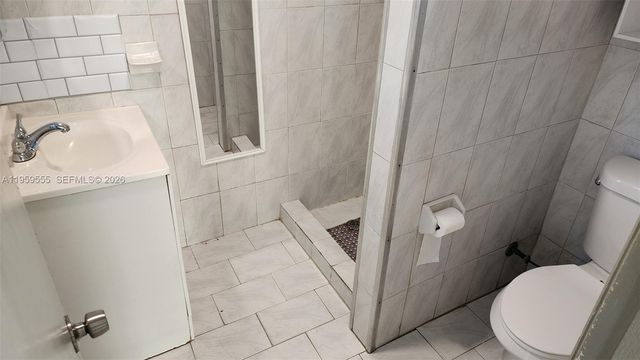 2272 SW 8th St 5, Miami, FL 33135