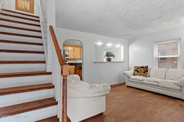 4628 Kiefer Rd, Louisville, KY 40216