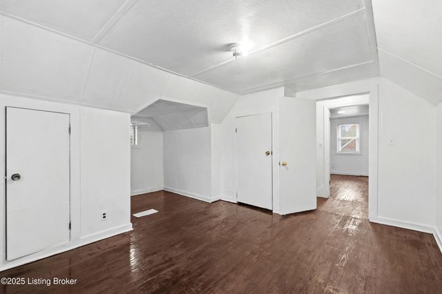 4628 Kiefer Rd, Louisville, KY 40216