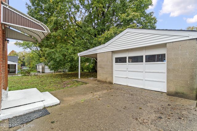 4628 Kiefer Rd, Louisville, KY 40216