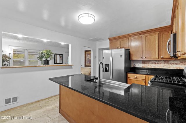 4628 Kiefer Rd, Louisville, KY 40216