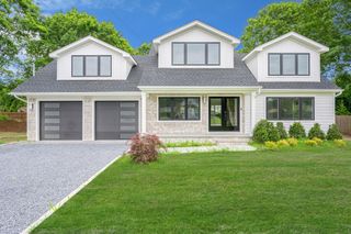 11 Bayview Avenue, Eastport, NY 11941