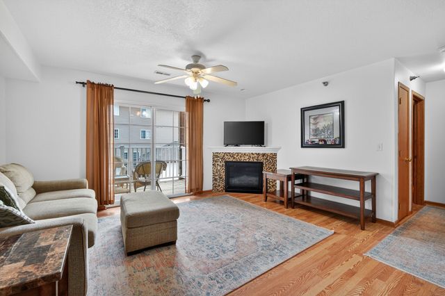 4140 100th Street 5, Urbandale, IA 50322