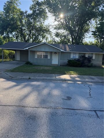 1150 Henegar Drive, Siloam Springs, AR 72761