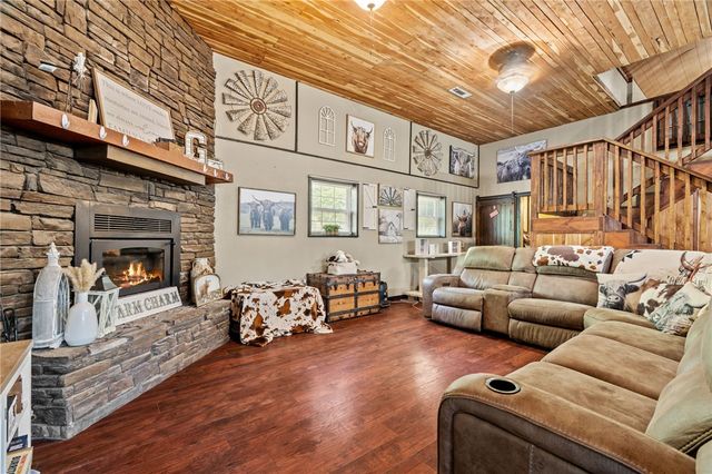 15075 Prairie Grove Lake Road, Prairie Grove, AR 72753