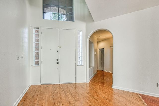 2707 E Omaha Avenue, Fresno, CA 93720