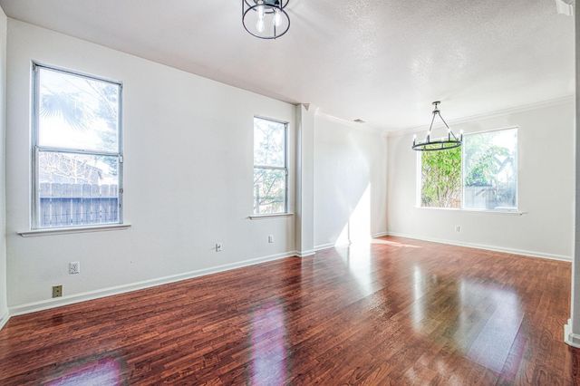 2707 E Omaha Avenue, Fresno, CA 93720