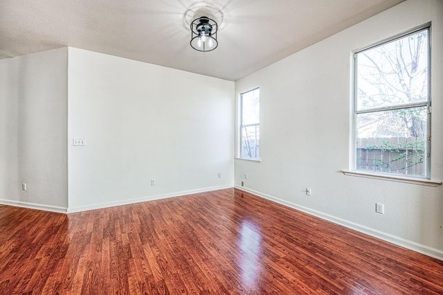 2707 E Omaha Avenue, Fresno, CA 93720