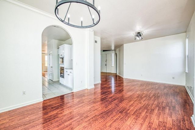 2707 E Omaha Avenue, Fresno, CA 93720