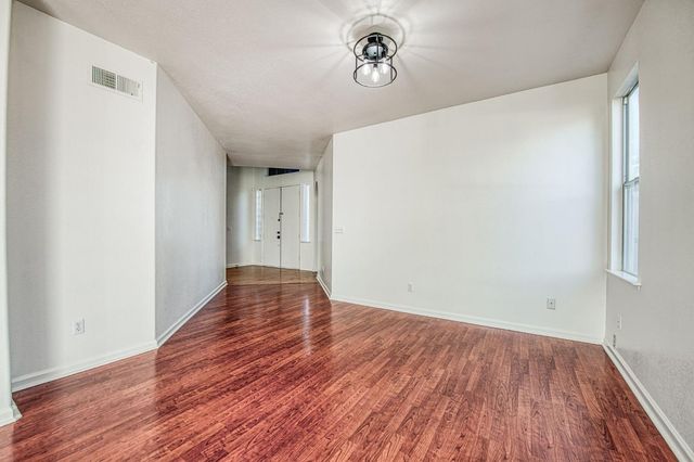 2707 E Omaha Avenue, Fresno, CA 93720