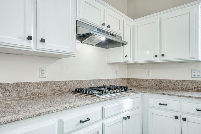 2707 E Omaha Avenue, Fresno, CA 93720