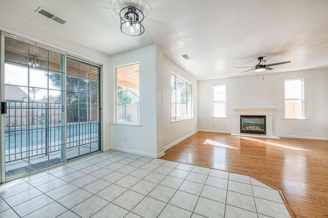 2707 E Omaha Avenue, Fresno, CA 93720