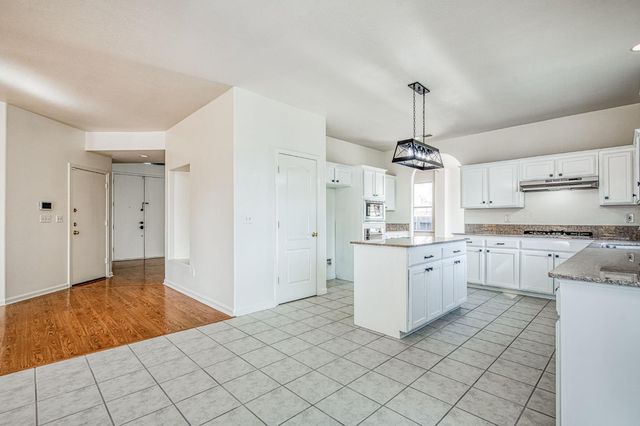 2707 E Omaha Avenue, Fresno, CA 93720