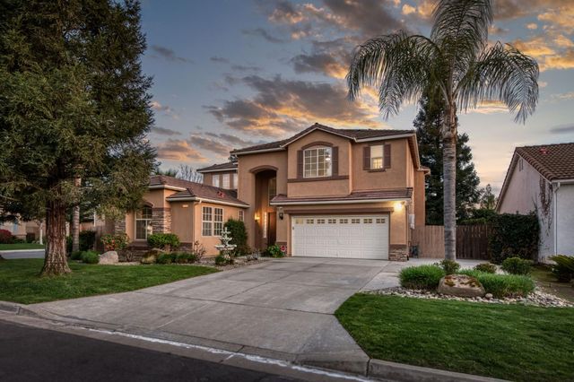 2707 E Omaha Avenue, Fresno, CA 93720