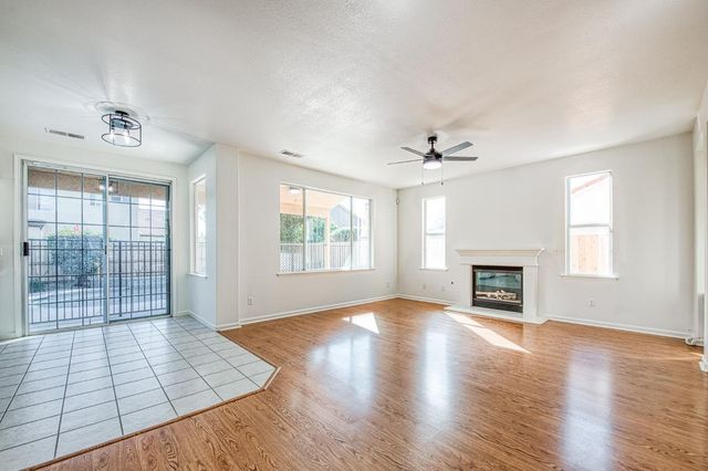 2707 E Omaha Avenue, Fresno, CA 93720