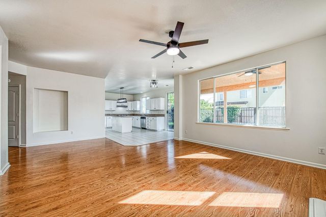 2707 E Omaha Avenue, Fresno, CA 93720