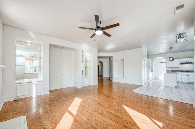 2707 E Omaha Avenue, Fresno, CA 93720