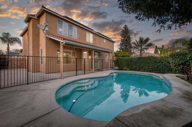 2707 E Omaha Avenue, Fresno, CA 93720