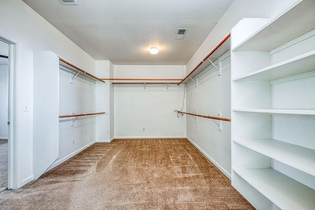 2707 E Omaha Avenue, Fresno, CA 93720