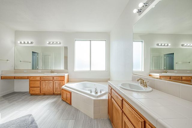 2707 E Omaha Avenue, Fresno, CA 93720