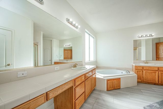 2707 E Omaha Avenue, Fresno, CA 93720