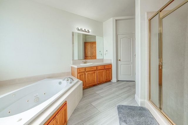 2707 E Omaha Avenue, Fresno, CA 93720