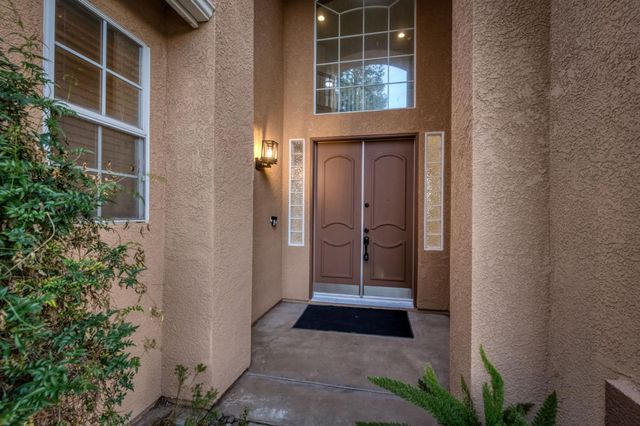 2707 E Omaha Avenue, Fresno, CA 93720