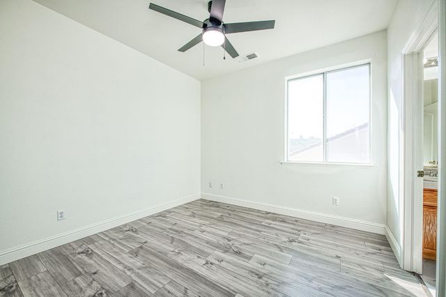 2707 E Omaha Avenue, Fresno, CA 93720