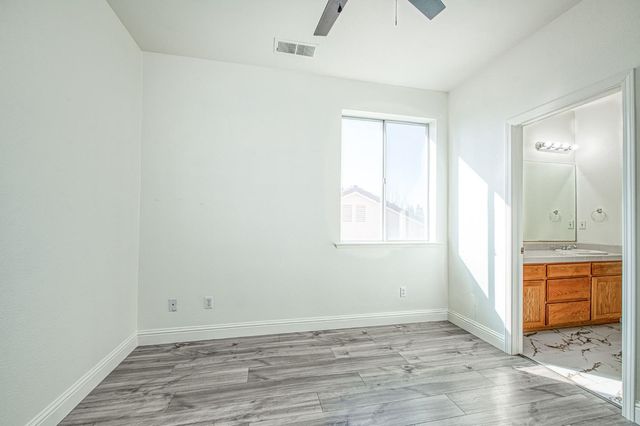 2707 E Omaha Avenue, Fresno, CA 93720