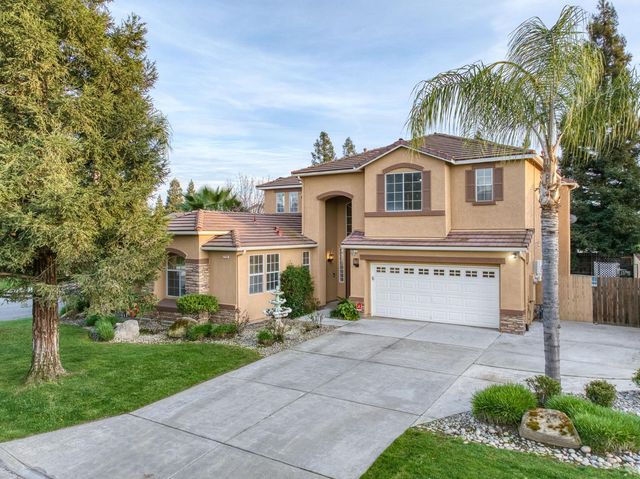 2707 E Omaha Avenue, Fresno, CA 93720