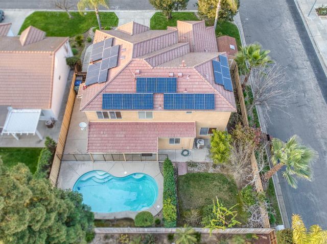 2707 E Omaha Avenue, Fresno, CA 93720