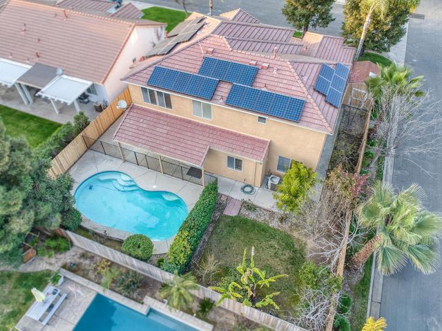 2707 E Omaha Avenue, Fresno, CA 93720