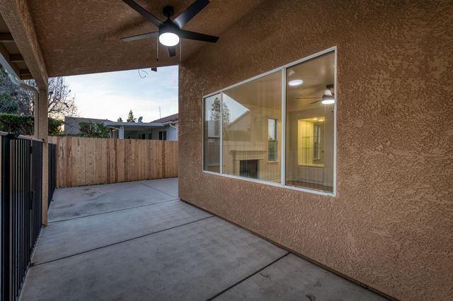 2707 E Omaha Avenue, Fresno, CA 93720