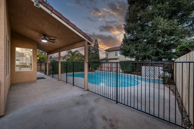 2707 E Omaha Avenue, Fresno, CA 93720