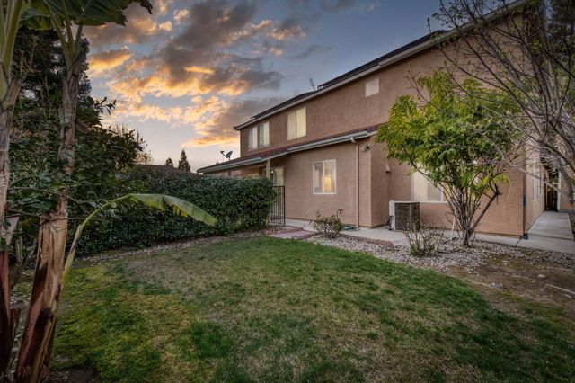 2707 E Omaha Avenue, Fresno, CA 93720