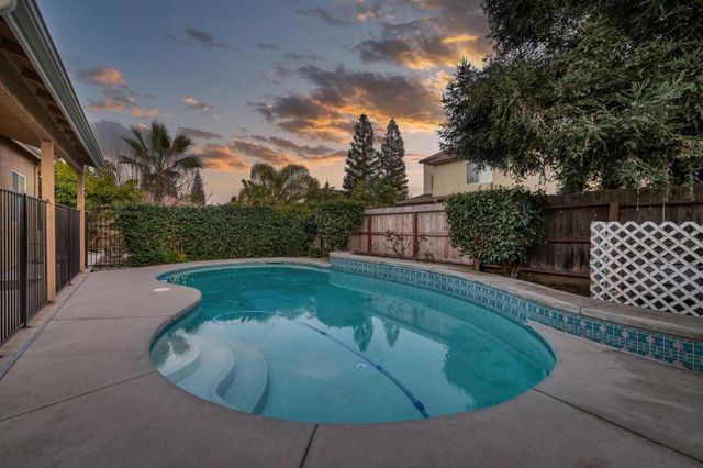 2707 E Omaha Avenue, Fresno, CA 93720