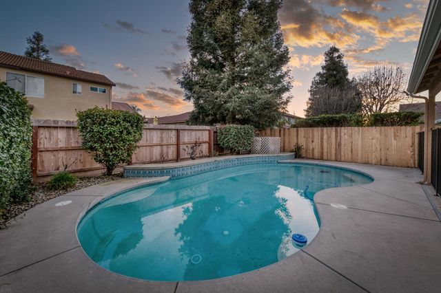 2707 E Omaha Avenue, Fresno, CA 93720