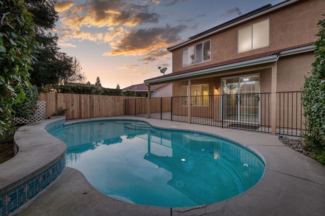 2707 E Omaha Avenue, Fresno, CA 93720