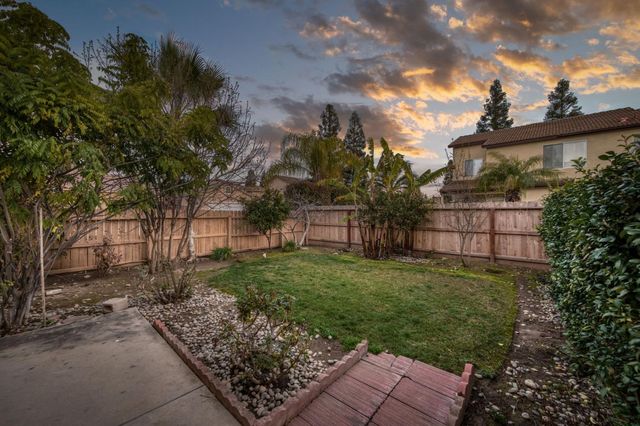 2707 E Omaha Avenue, Fresno, CA 93720