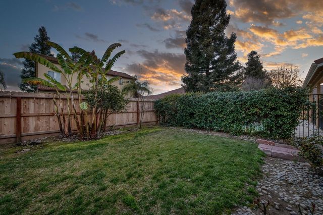 2707 E Omaha Avenue, Fresno, CA 93720