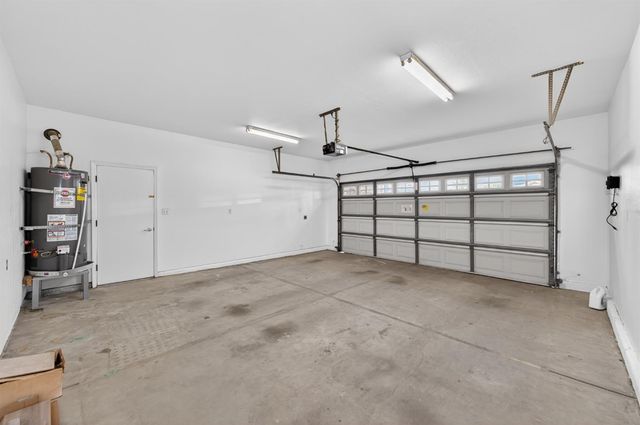 2707 E Omaha Avenue, Fresno, CA 93720