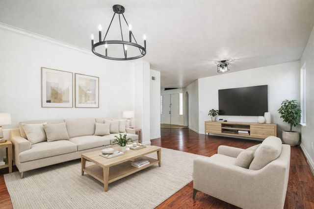 2707 E Omaha Avenue, Fresno, CA 93720